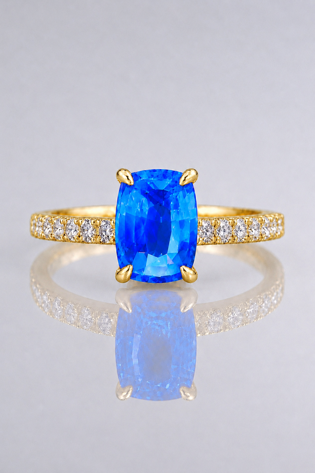 Natural Blue Sapphire Diamond Handcrafted Yellow Gold Ring
