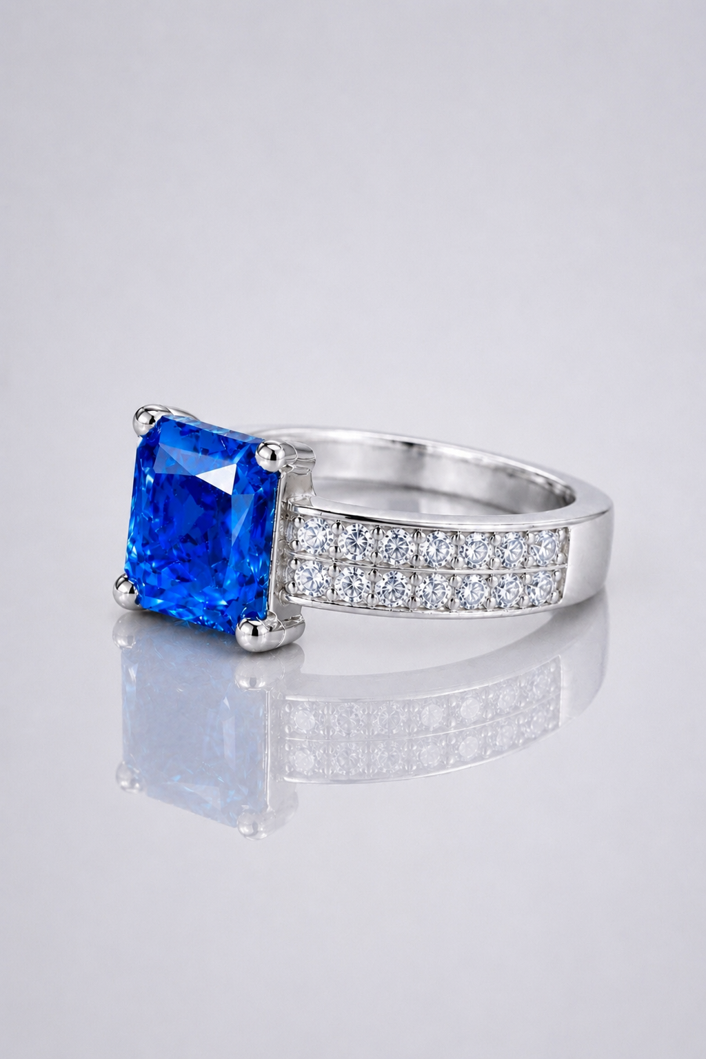 Natural Blue Sapphire Diamond Platinum Ring