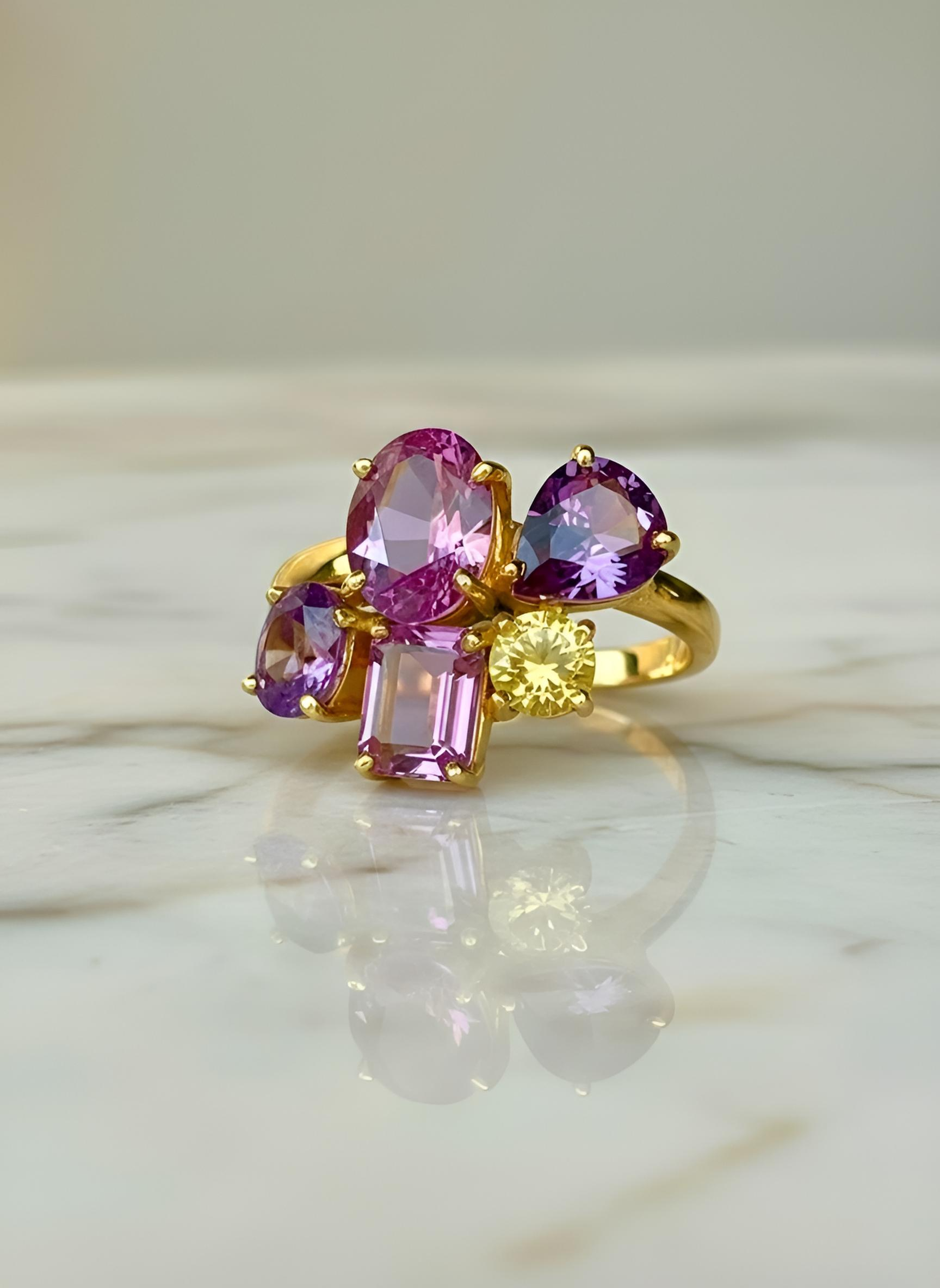 Multicolor sapphire ring “Lumière Rose” in 18k yellow gold