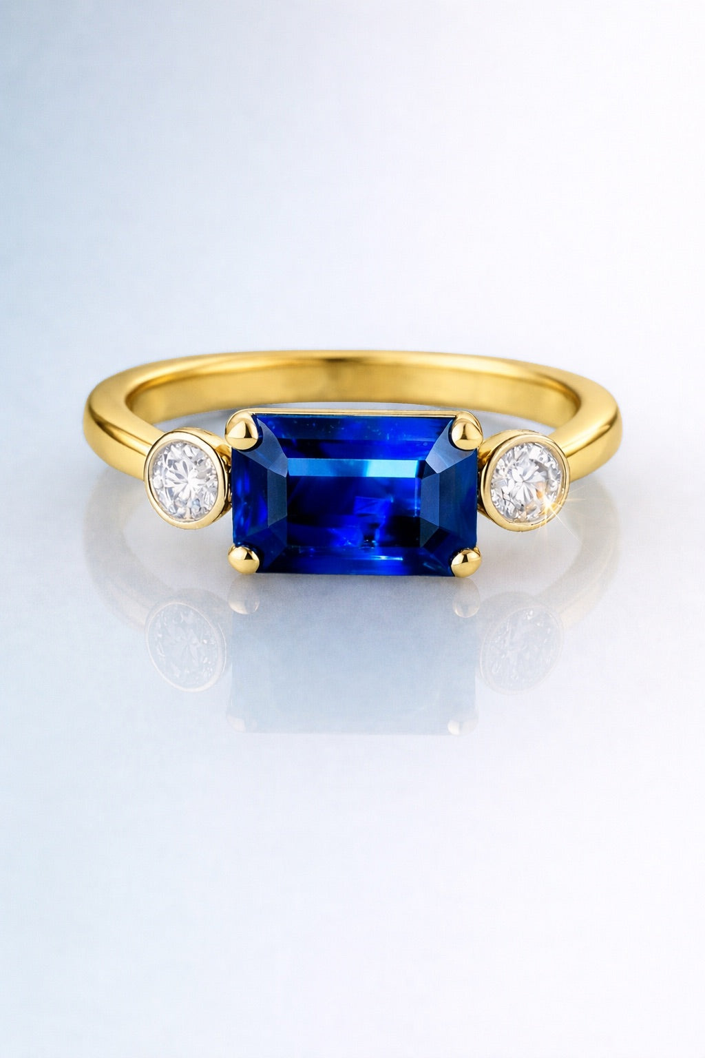 Royal Blue sapphire three-stone ring 1.63 ct in yellow gold
