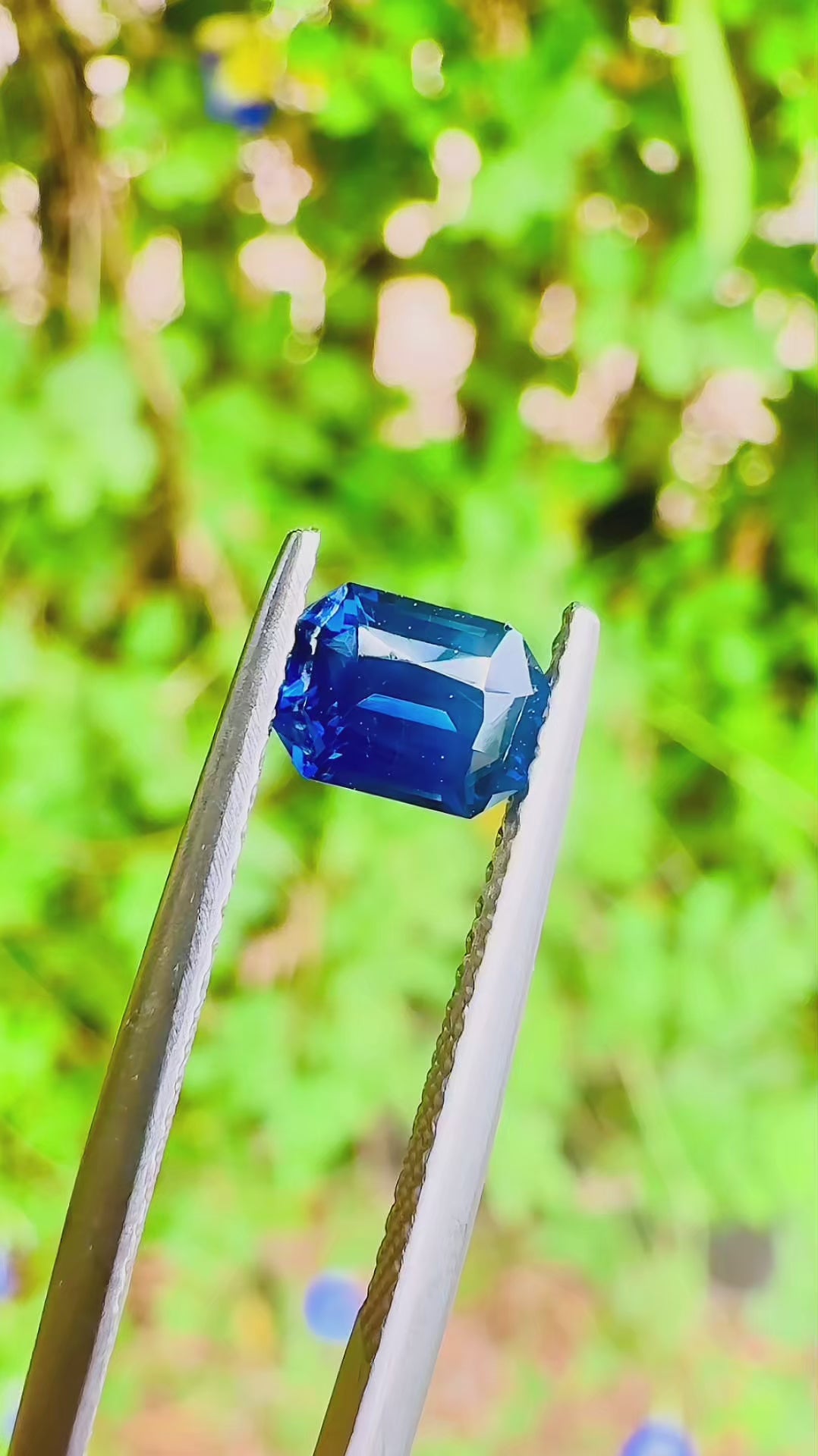 0.98 ct blue sapphire certified