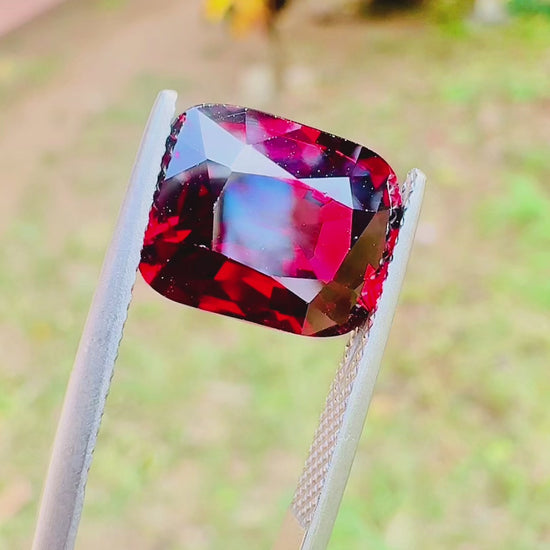6.54 ct purplish pink rhodolite garnet