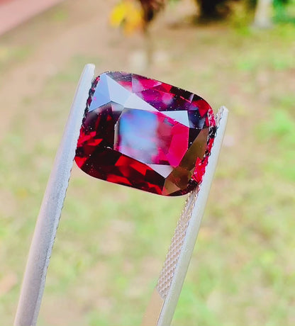 6.54 ct purplish pink rhodolite garnet