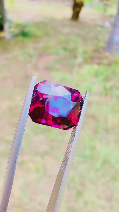 6.35 ct purplish Pink rhodolite garnet certified